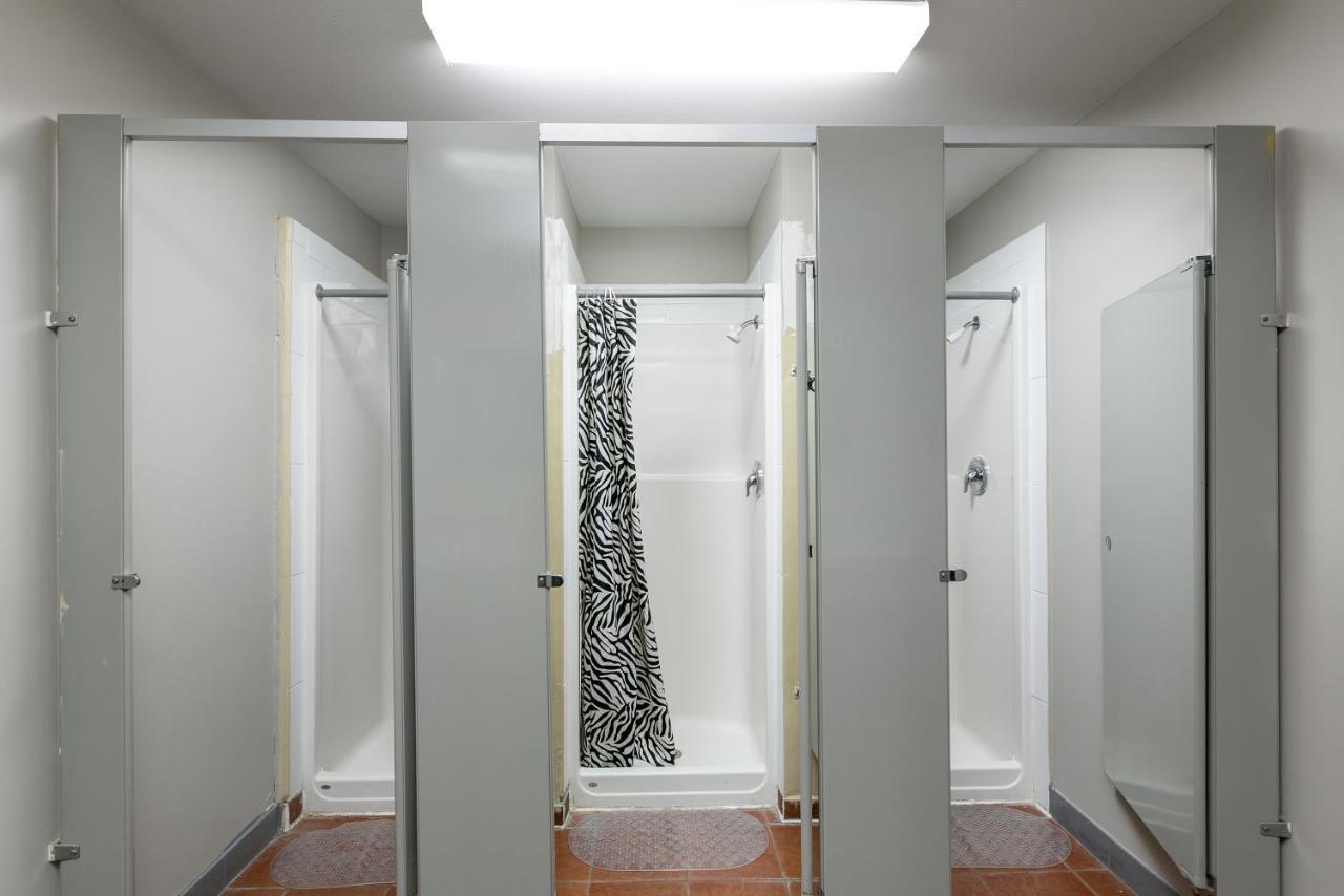 Hi Kelowna Hostel Екстер'єр фото
