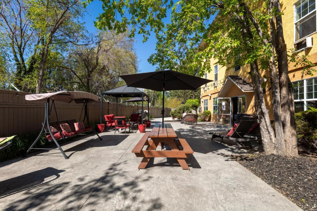 Hi Kelowna Hostel Екстер'єр фото