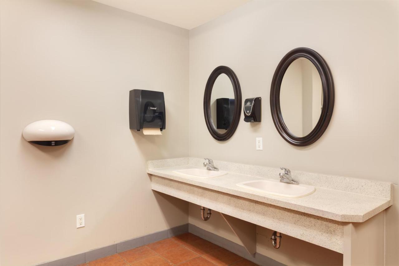 Hi Kelowna Hostel Екстер'єр фото
