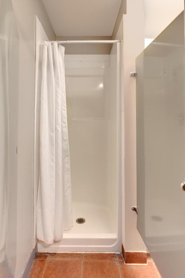 Hi Kelowna Hostel Екстер'єр фото