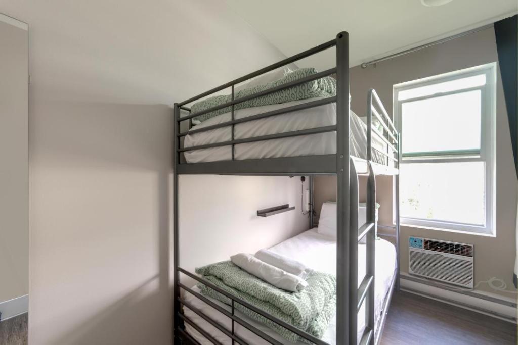 Hi Kelowna Hostel Екстер'єр фото