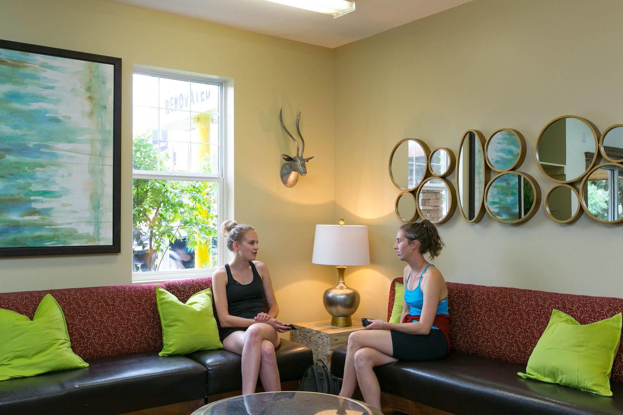 Hi Kelowna Hostel Екстер'єр фото